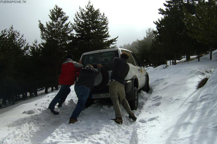 Nissan Terrano en la nieve 4x4